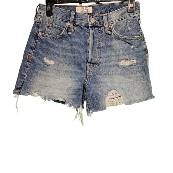 We The Free Blue Distressed Jean Shorts EUC Size 2 - 25 Waist - Picture 1 of 2